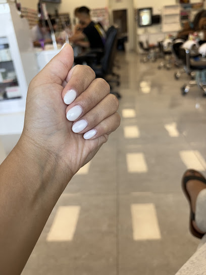 Royal Nails & Spa - Nail Salon in Mississauga, Ontario